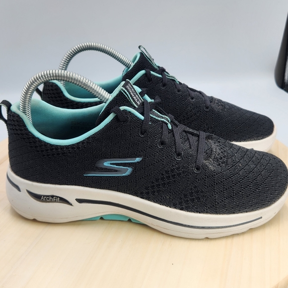 Skechers Shoes - Sketchers Go Walk Womens Sneakers sz 7.5